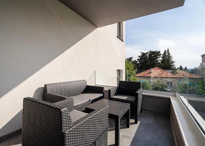 Mistral Retreat Zara