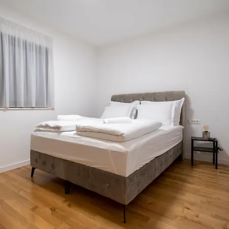 Mistral Retreat זאדאר